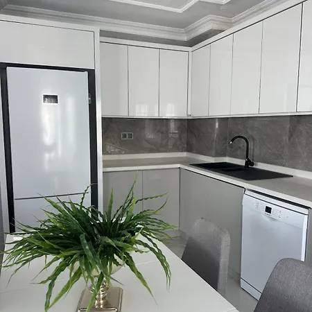 Centrally Located Luxury Apartment *