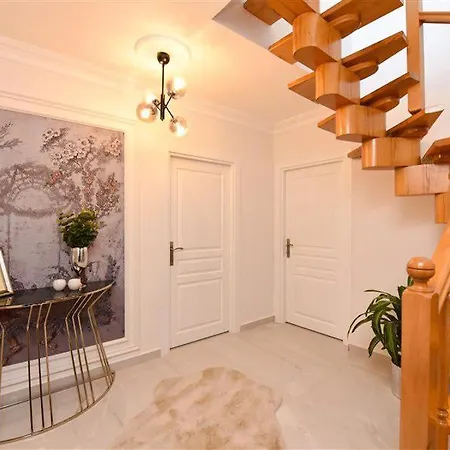 Centrally Located Luxury Apartment